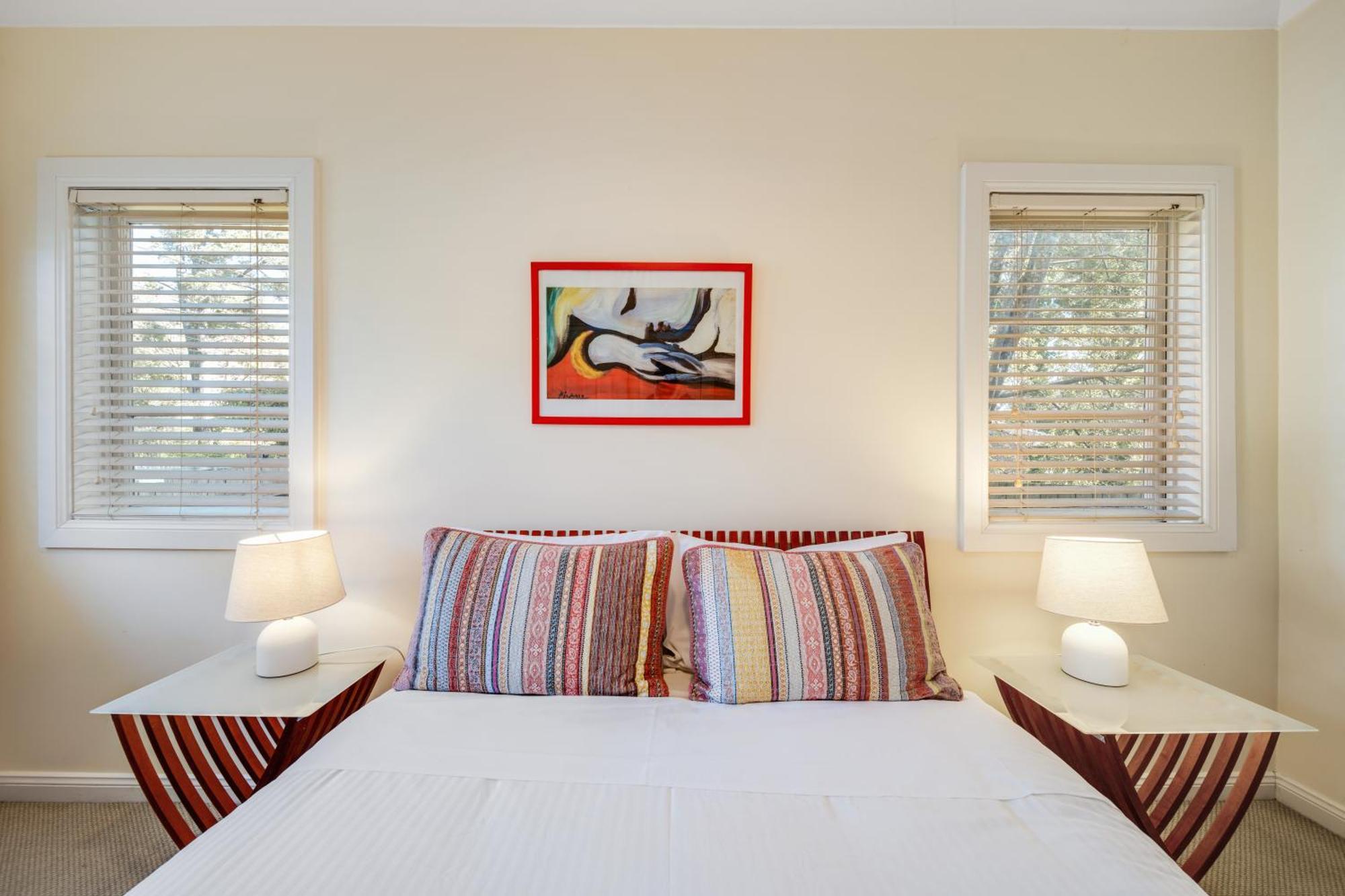 Whispering Pines Cottages Wentworth Falls Room photo