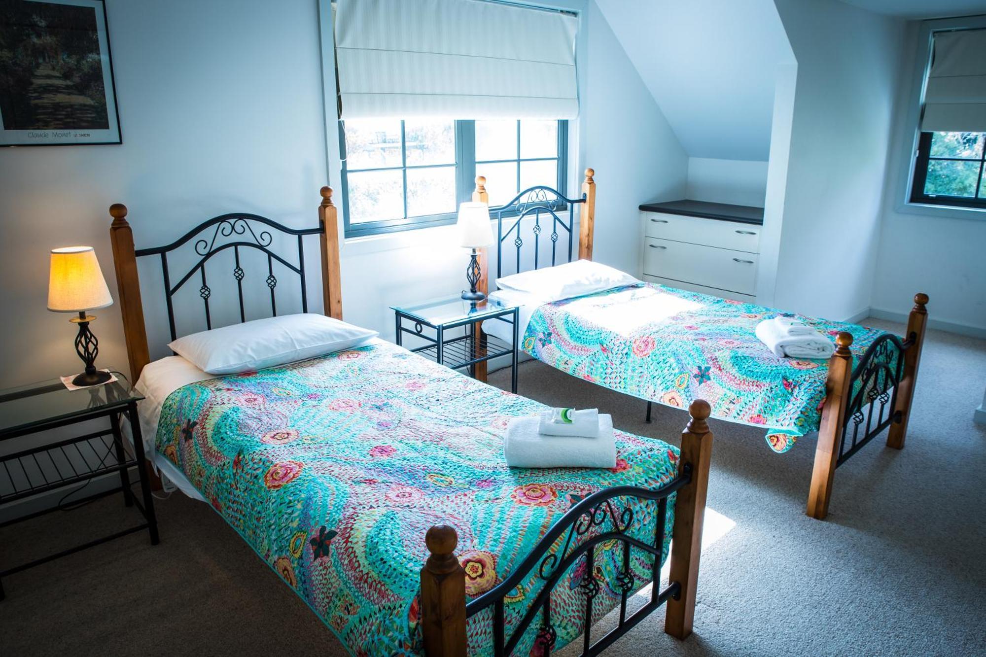 Whispering Pines Cottages Wentworth Falls Room photo