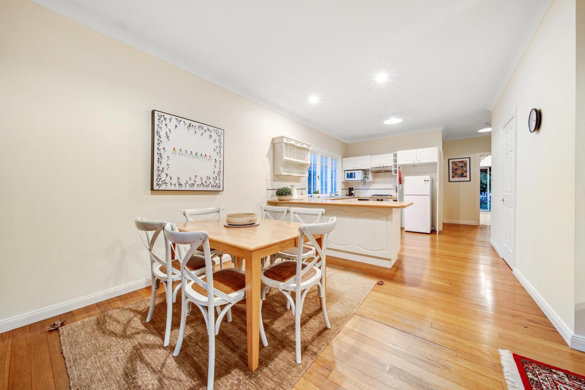 Whispering Pines Cottages Wentworth Falls Room photo